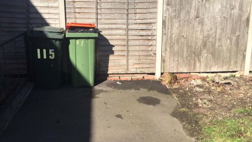 Pricing factors for skip hire in Aldgate